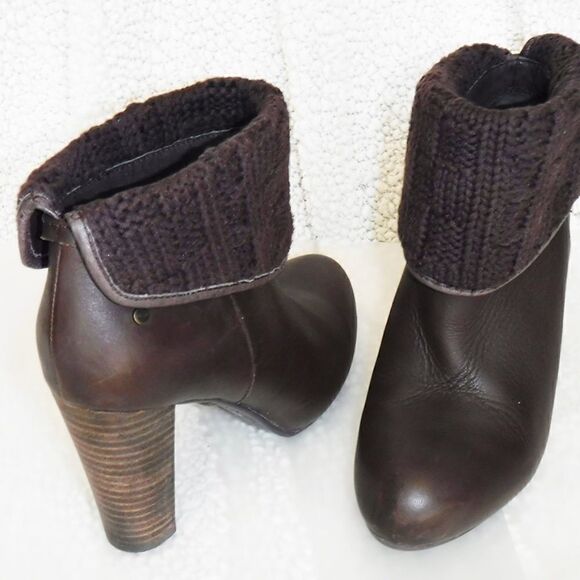 UGG foldover brown leather ankle boots - Picture 5 of 5